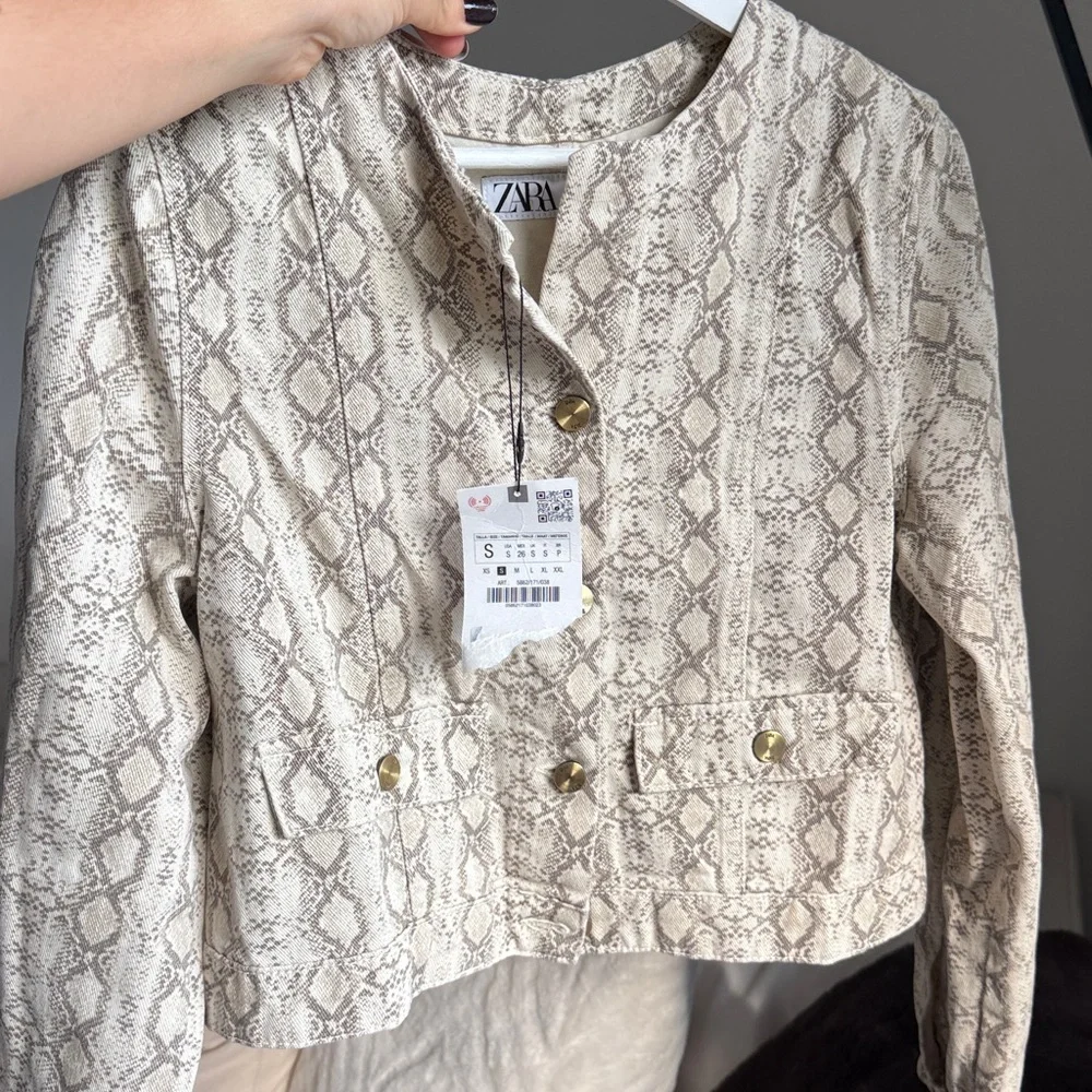 ZARA Snakeskin Print Denim‎ Jacket blogger favorite